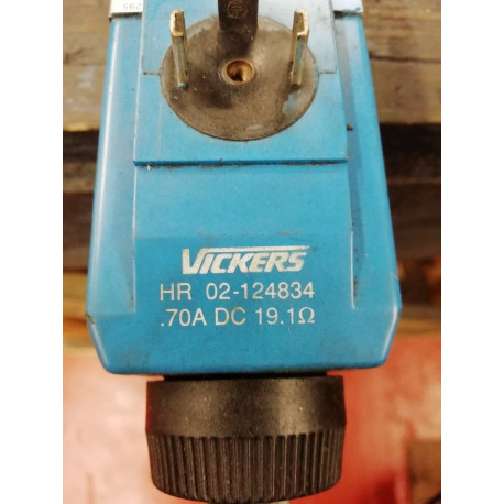 vickers hr 02-123834 0.70a dc 19.1 ohm valve solenoid
